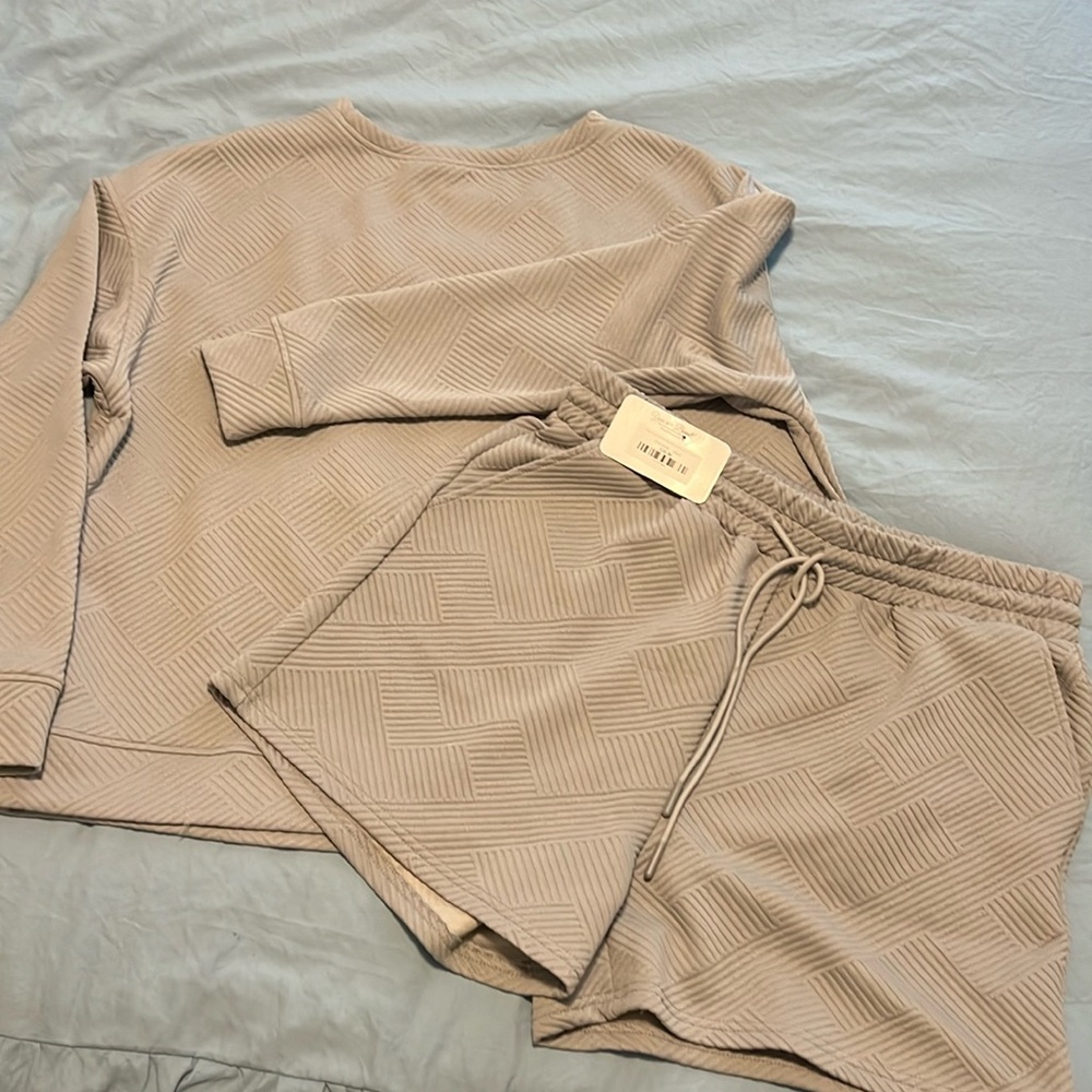 Textured set